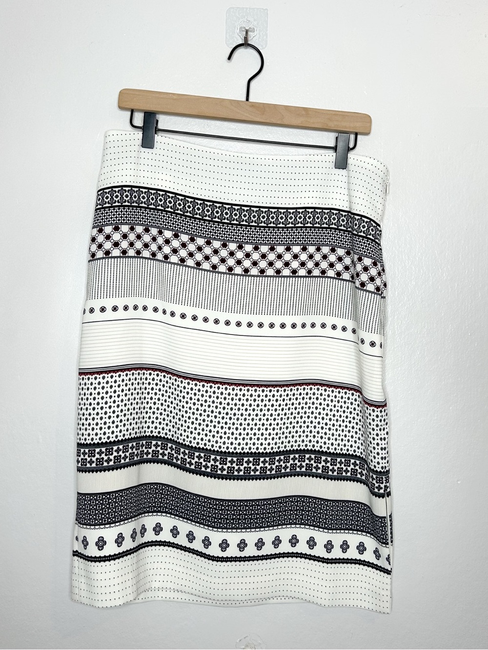 NWT Ann Taylor Womens Business Casual Neutral Grey White Stripe Skirt 10